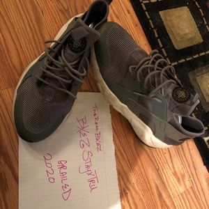 Sz.9.5 Nike Huarache.